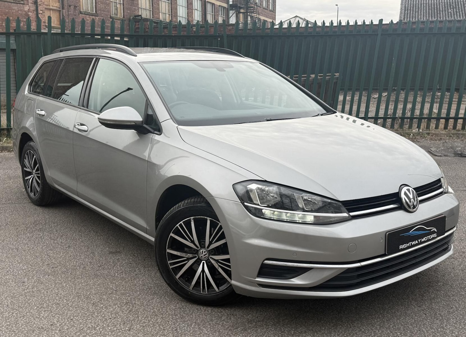 Used Volkswagen Golf for sale - 77993975: Photo 4
