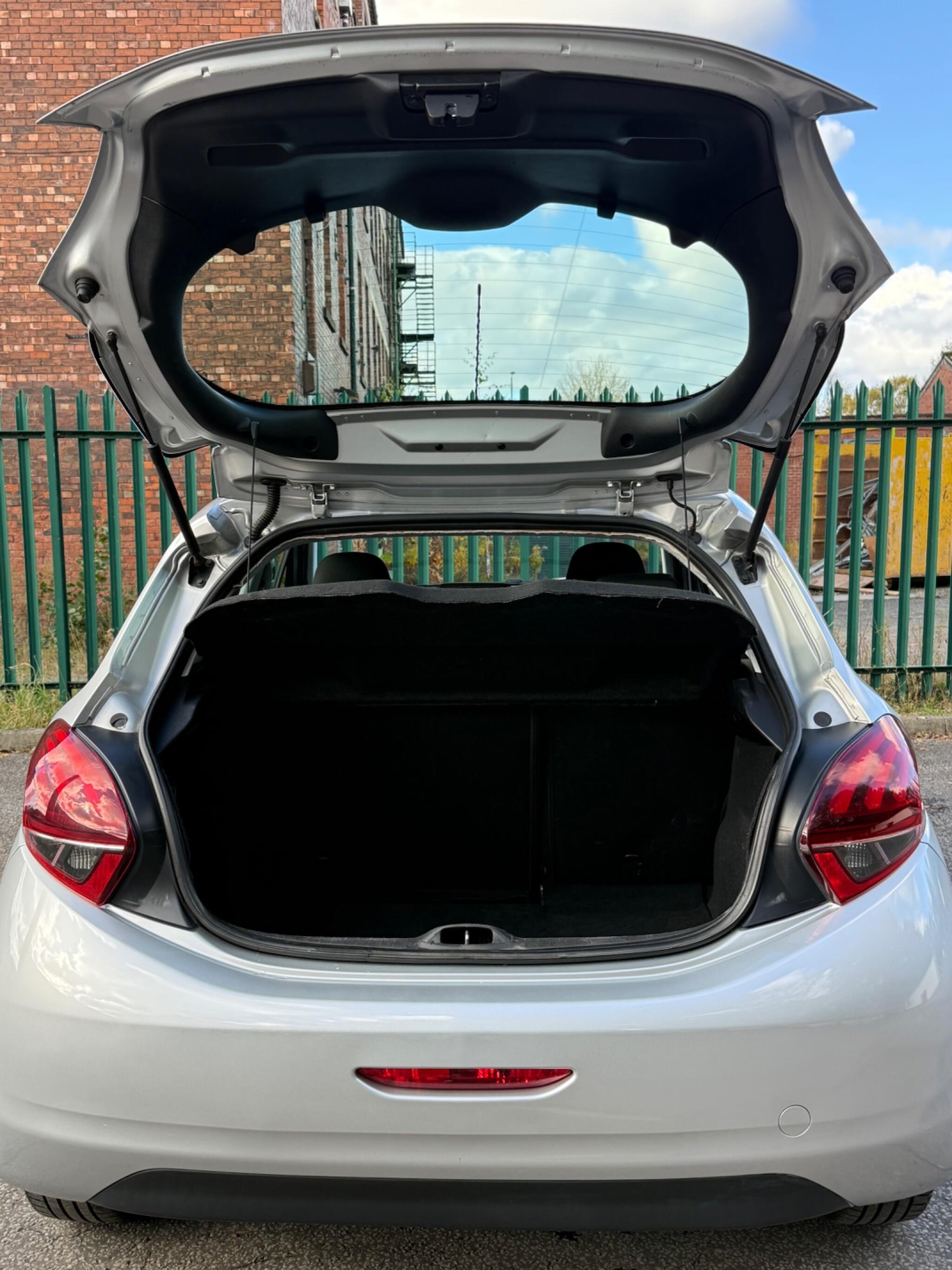 Used Peugeot 208 2016 for sale - 76433120: Photo 10