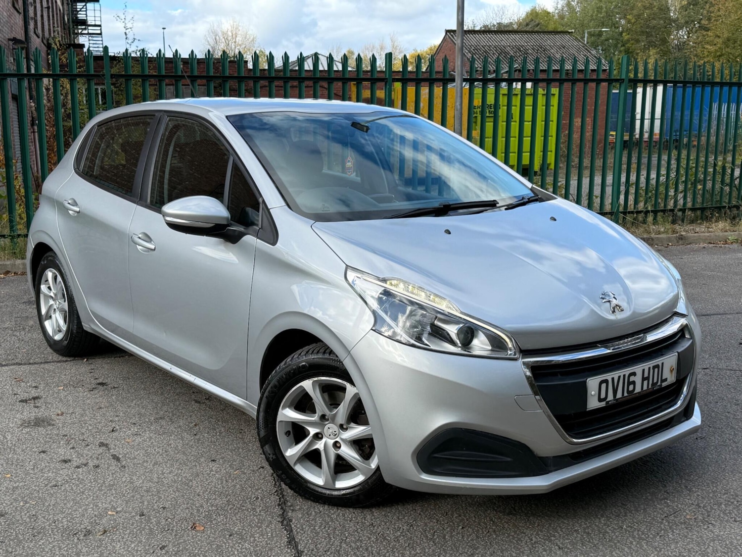 Used Peugeot 208 2016 for sale - 76433120: Photo 4