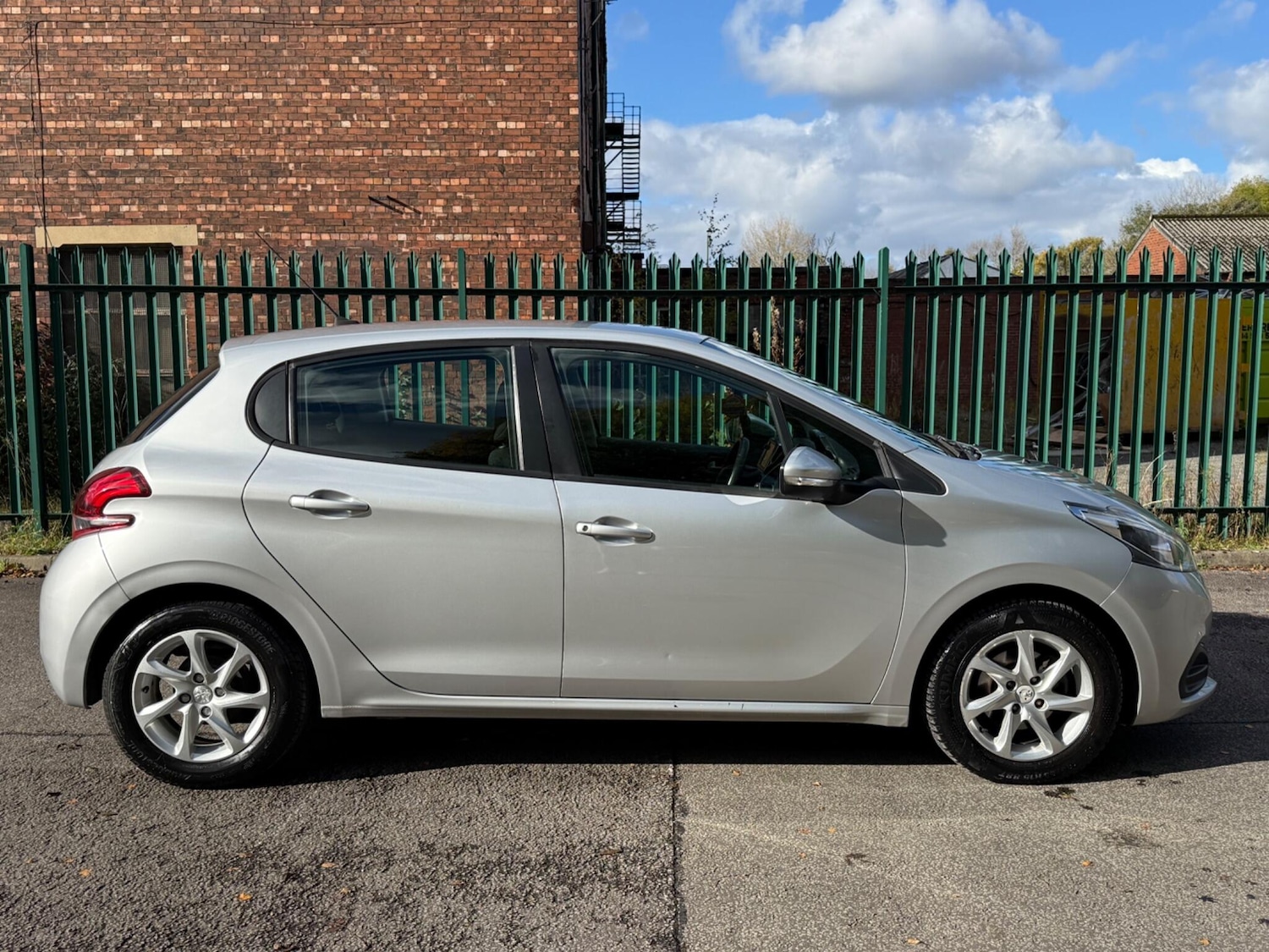 Used Peugeot 208 2016 for sale - 76433120: Photo 5