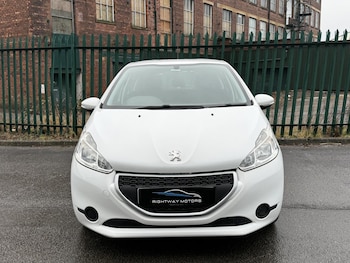 Used Peugeot 208 2013 for sale - 77237707: Photo
