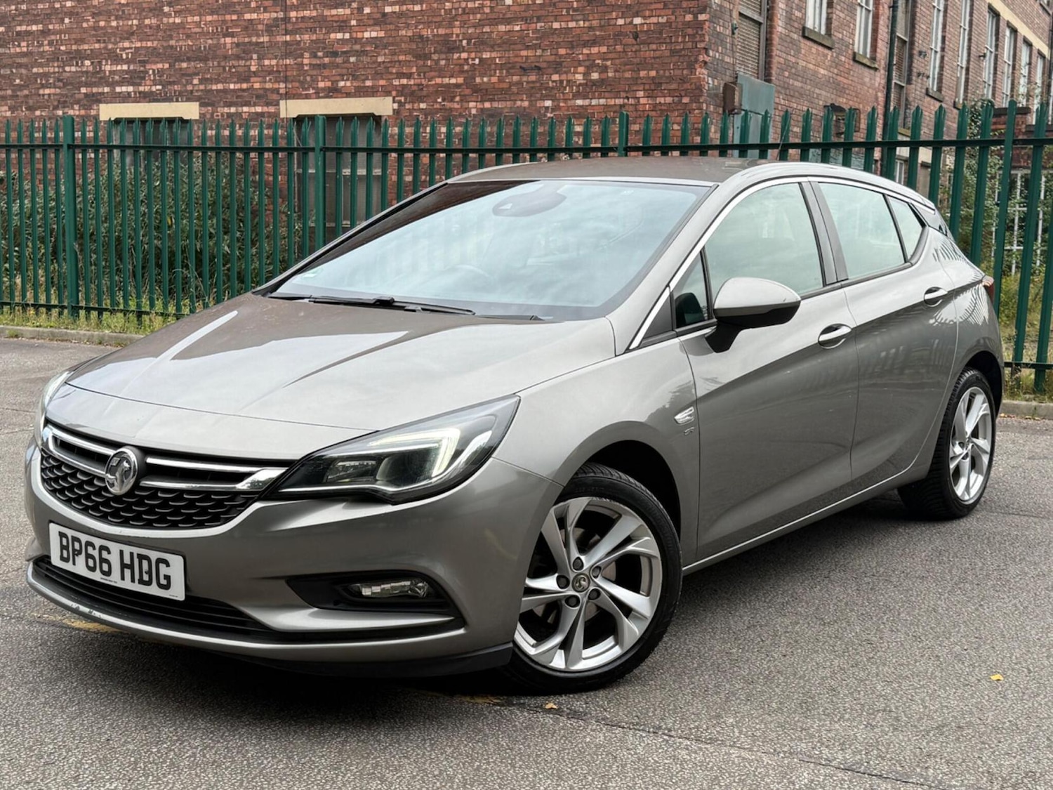Used Vauxhall Astra 2016 for sale - 76433332: Photo 2