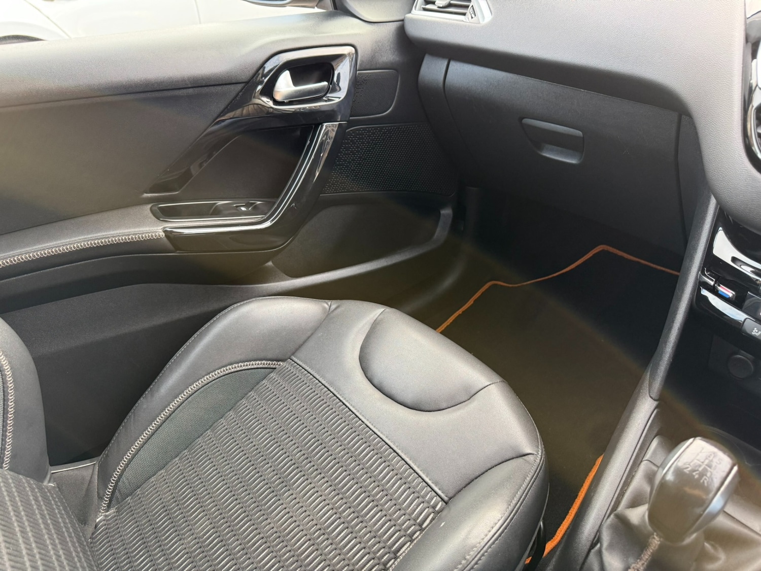 Used Peugeot 208 2013 for sale - 76553926: Photo 13