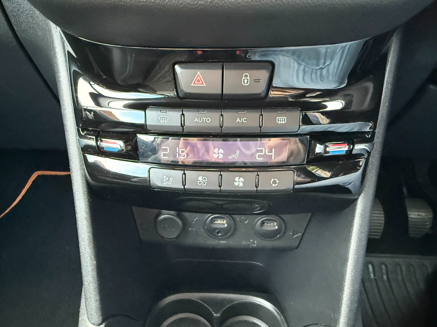 Used Peugeot 208 2013 for sale - 76553926: Photo 16