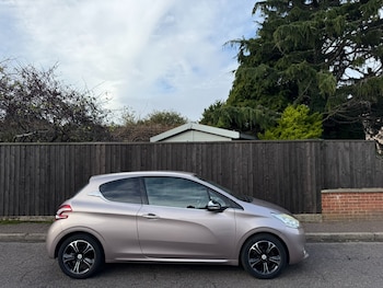 Used Peugeot 208 2013 for sale - 76553926: Photo