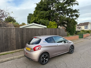 Used Peugeot 208 2013 for sale - 76553926: Photo