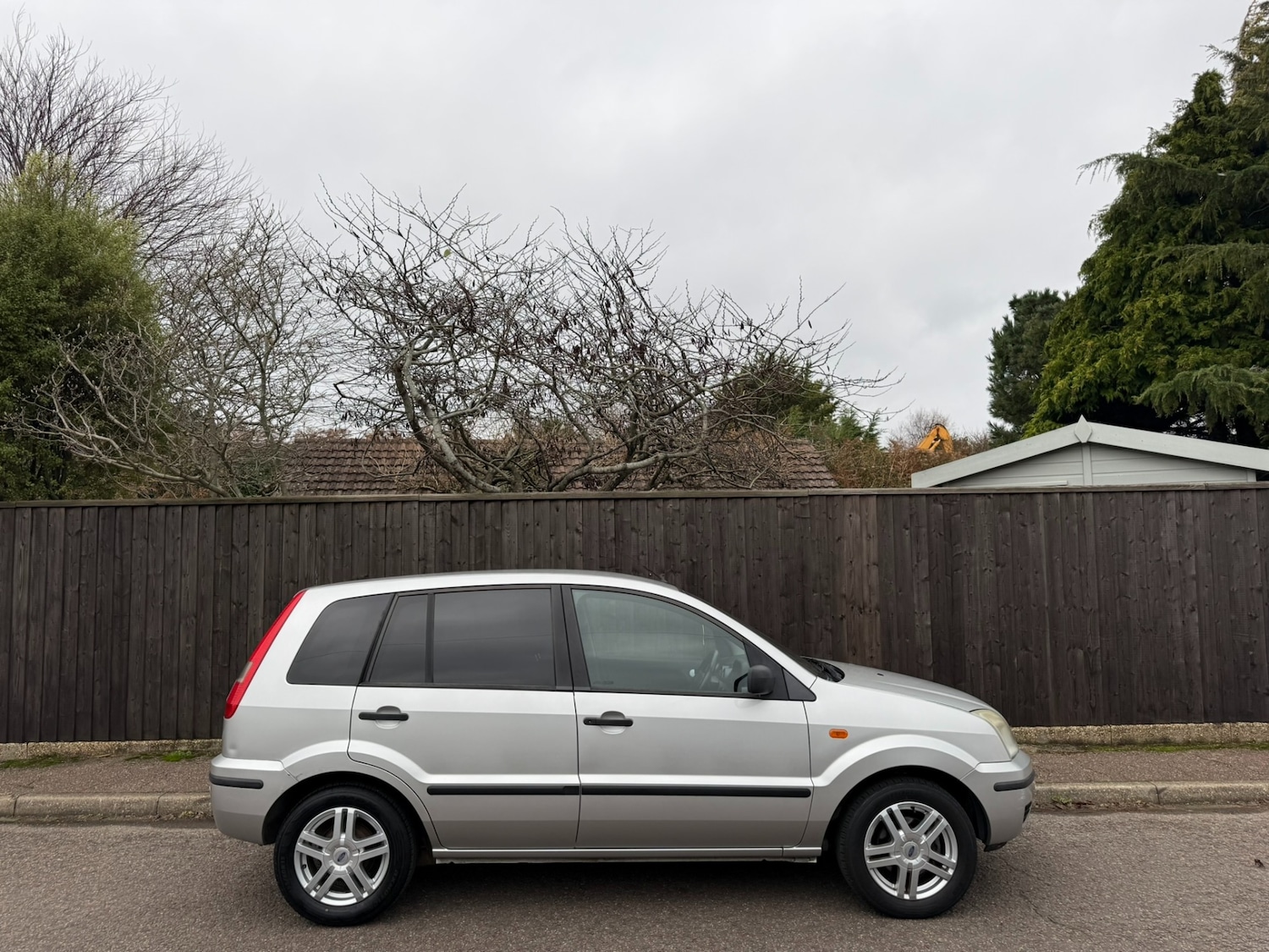 Used Ford Fusion 2005 for sale - 76947037: Photo 2