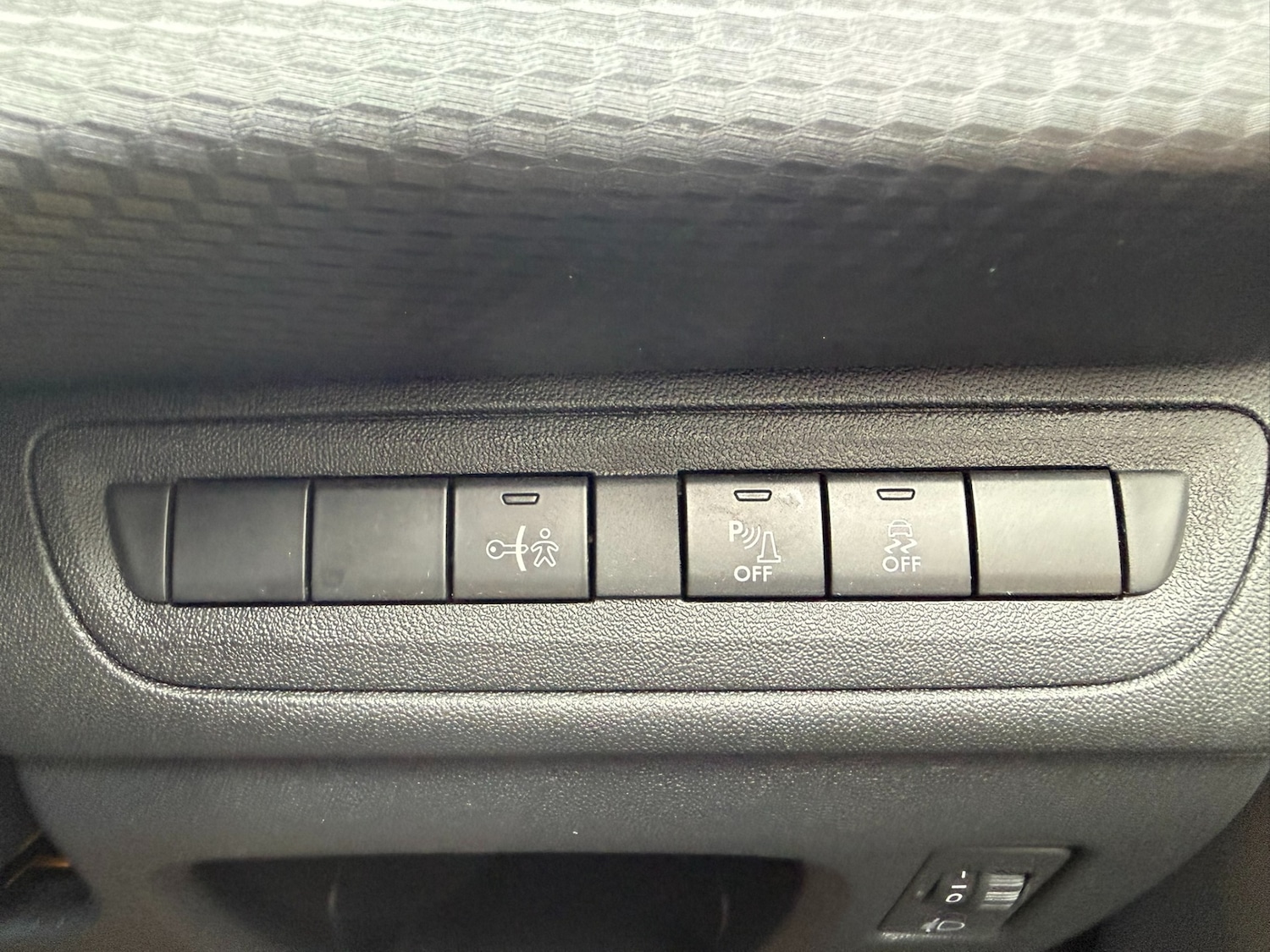 Used Peugeot 208 2016 for sale - 77688251: Photo 18