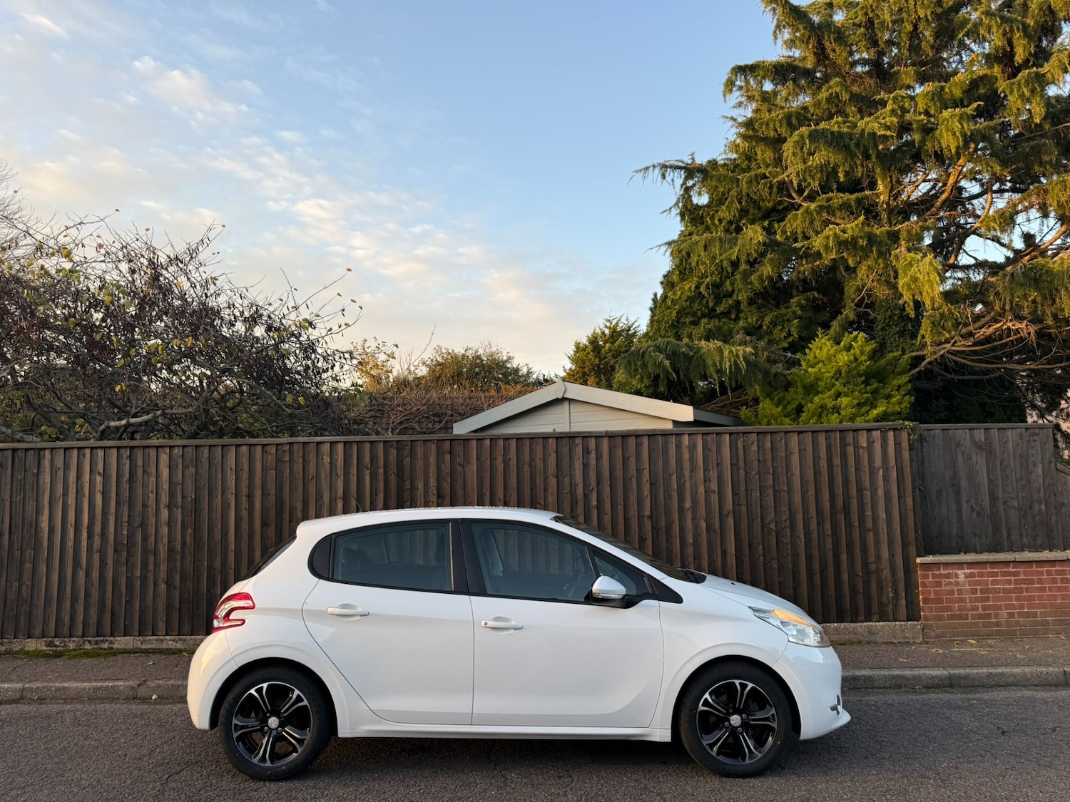 Used Peugeot 208 2012 for sale - 76521179: Photo 2
