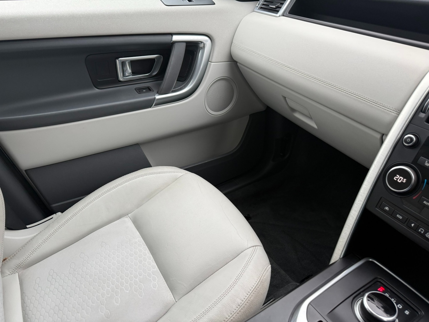 Used Land Rover Discovery Sport 2017 for sale - 77807047: Photo 14