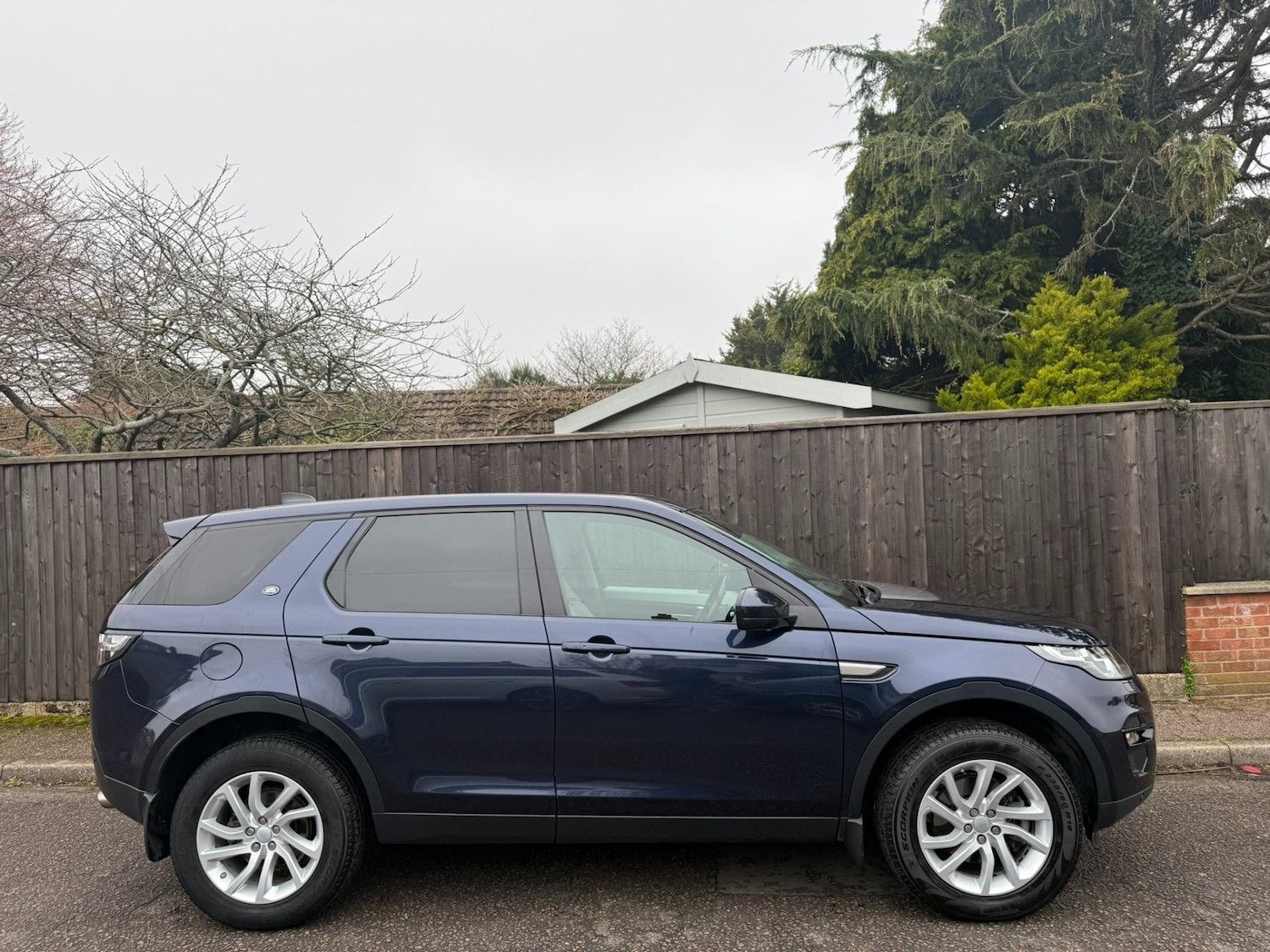 Used Land Rover Discovery Sport 2017 for sale - 77807047: Photo 2