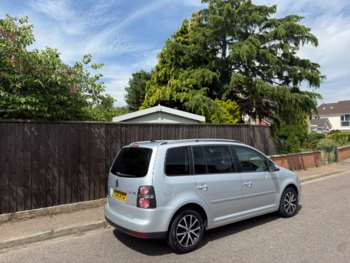 Used Volkswagen Touran 2010 for sale - 75117658: Photo