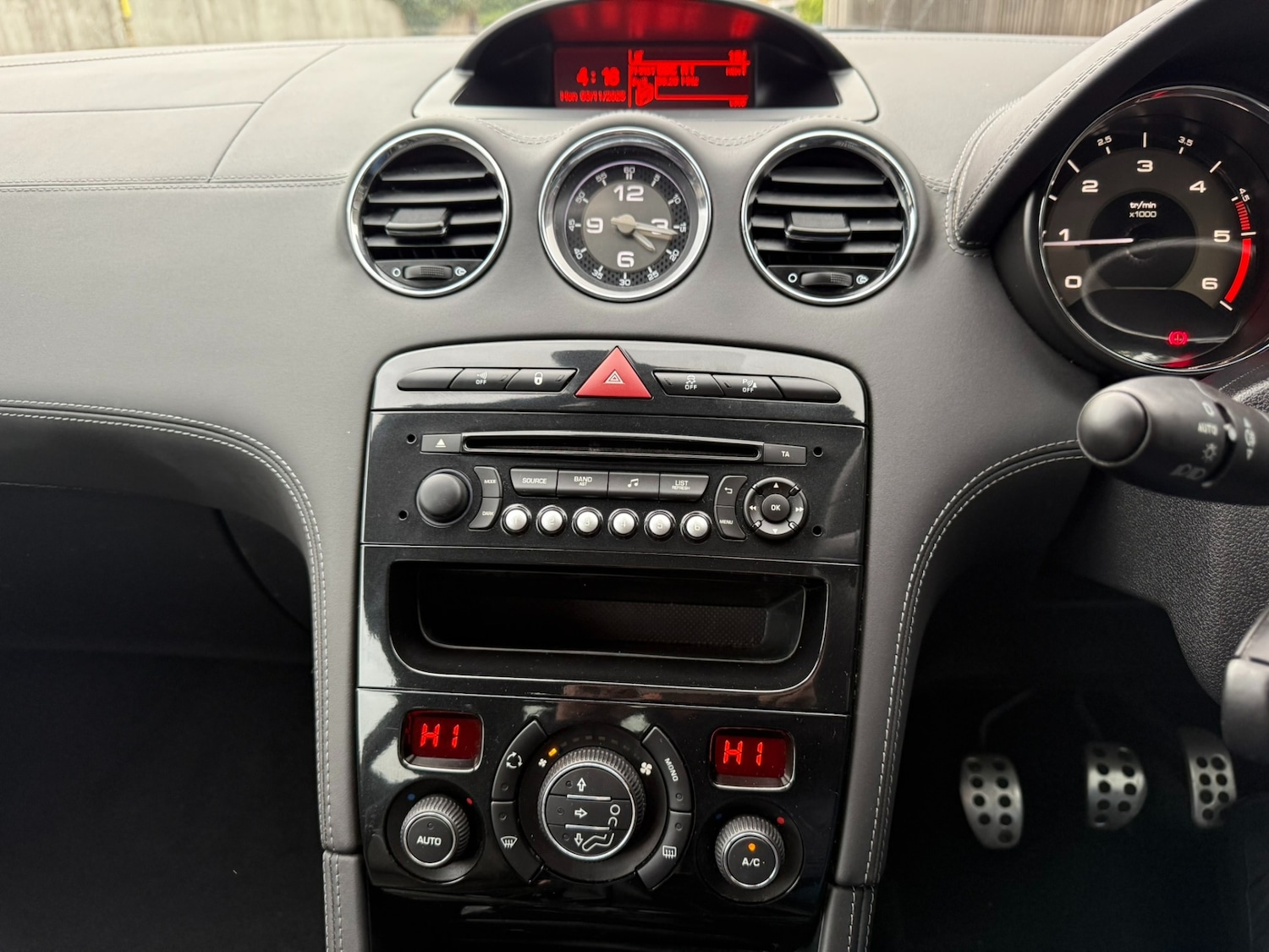 Used Peugeot RCZ 2013 for sale - 76452457: Photo 17