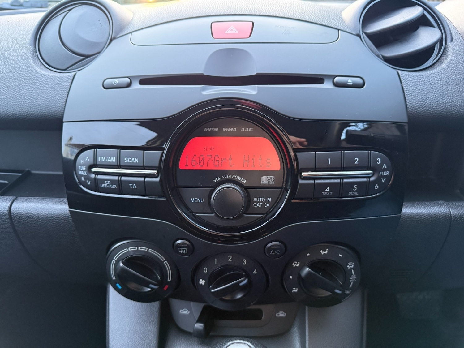 Used Mazda Mazda2 2013 for sale - 77225928: Photo 14