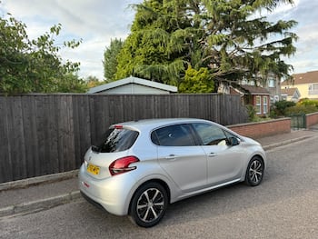 Used Peugeot 208 2015 for sale - 79704621: Photo