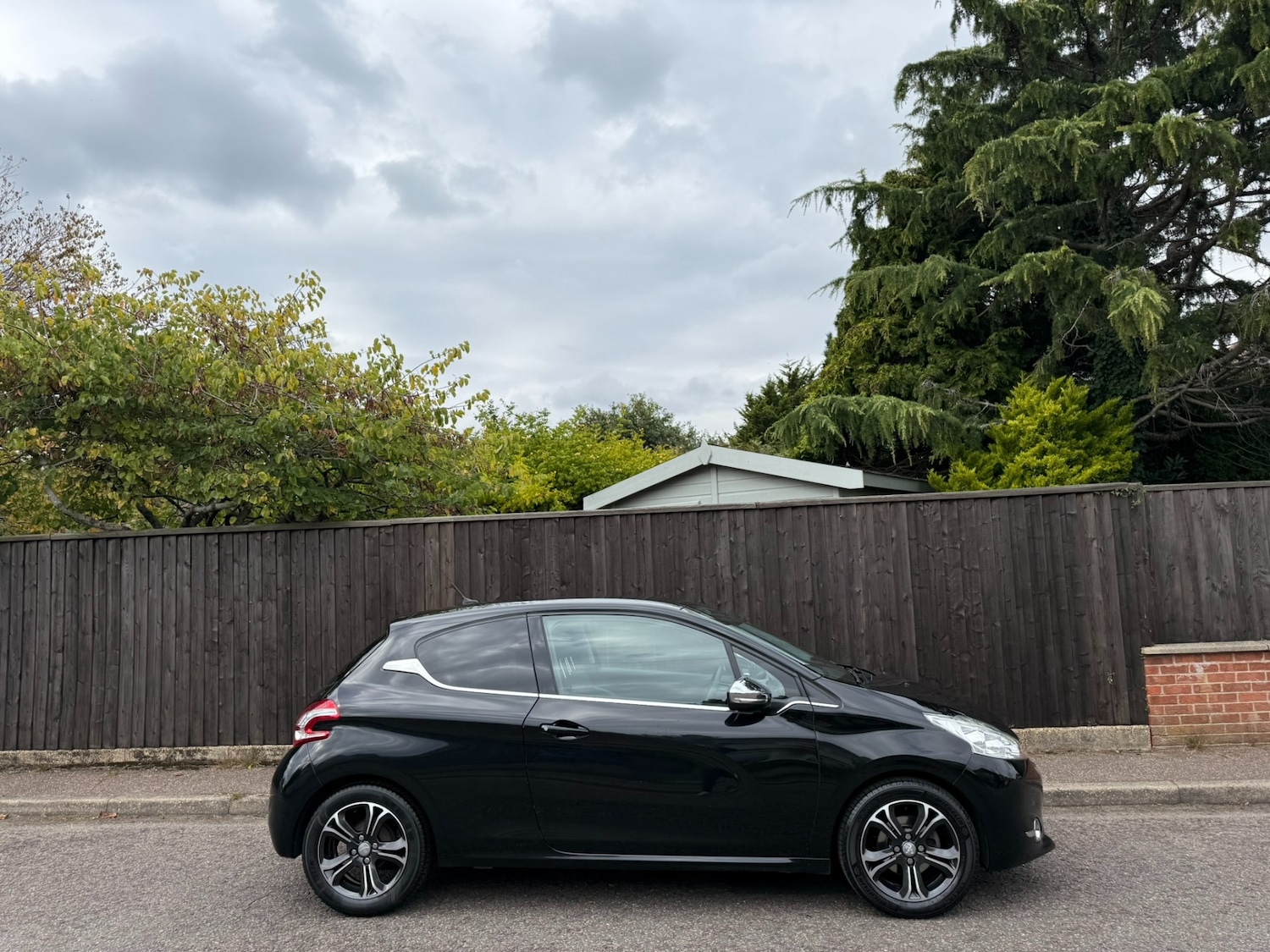 Used Peugeot 208 2013 for sale - 76088891: Photo 2