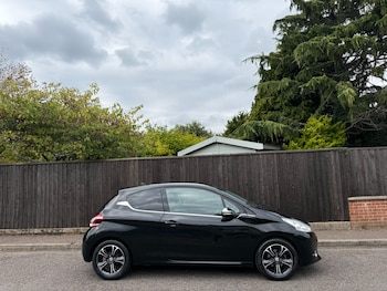 Used Peugeot 208 2013 for sale - 76088891: Photo 2