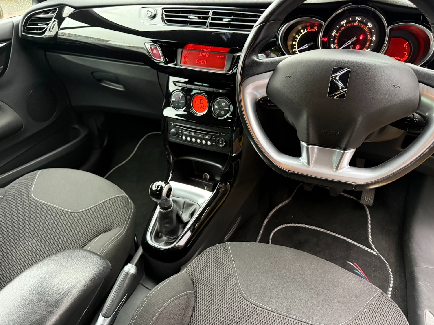 Used Citroen DS3 2012 for sale - 76580483: Photo 11