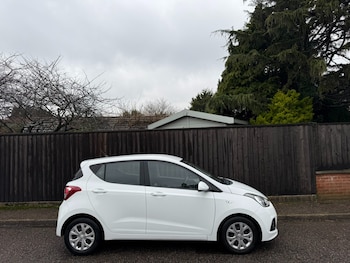 Used Hyundai i10 2015 for sale - 77418400: Photo