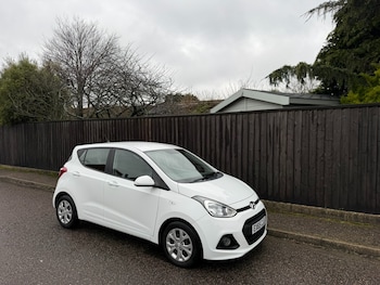 Used Hyundai i10 2015 for sale - 77418400: Photo