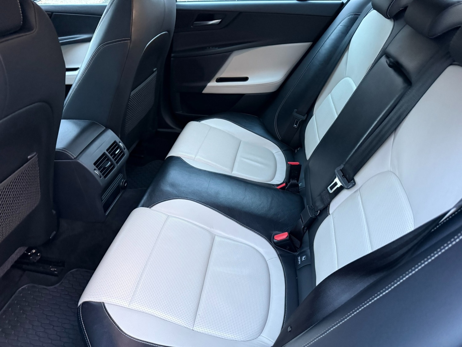 Used Jaguar XE 2017 for sale - 77466095: Photo 11