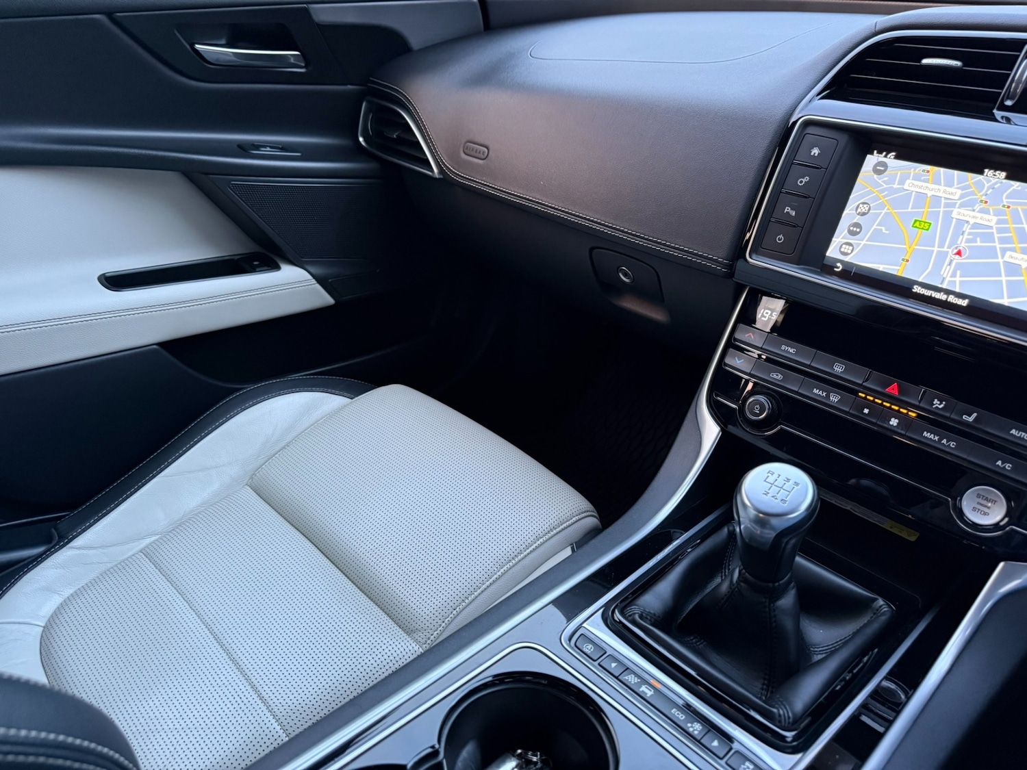 Used Jaguar XE 2017 for sale - 77466095: Photo 13