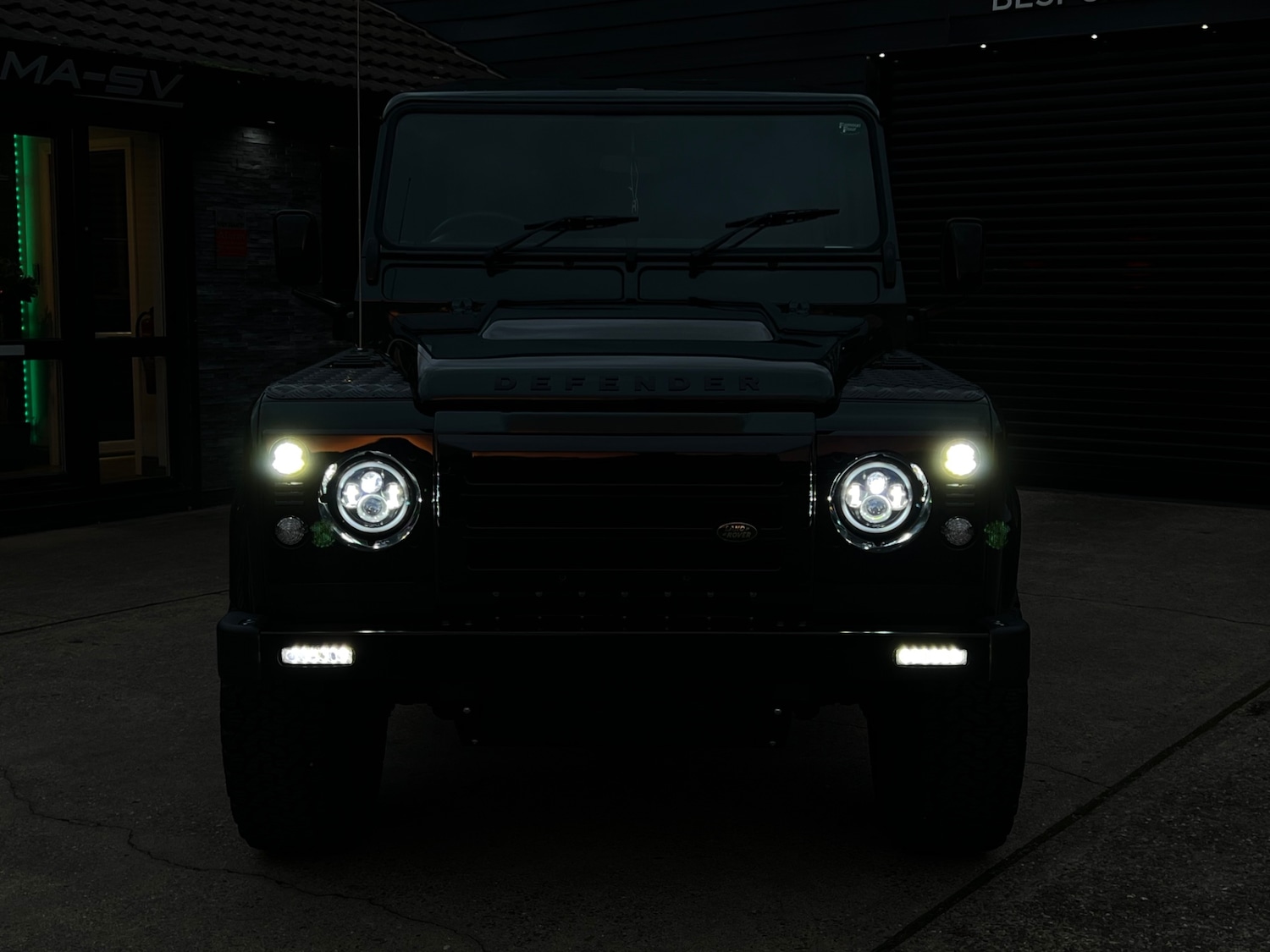 Used Land Rover Defender 2009 for sale - 76908267: Photo 4