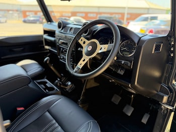 Used Land Rover Defender 2010 for sale - 78995263: Photo