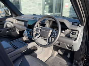 Used Land Rover Defender 2023 for sale - 77350434: Photo