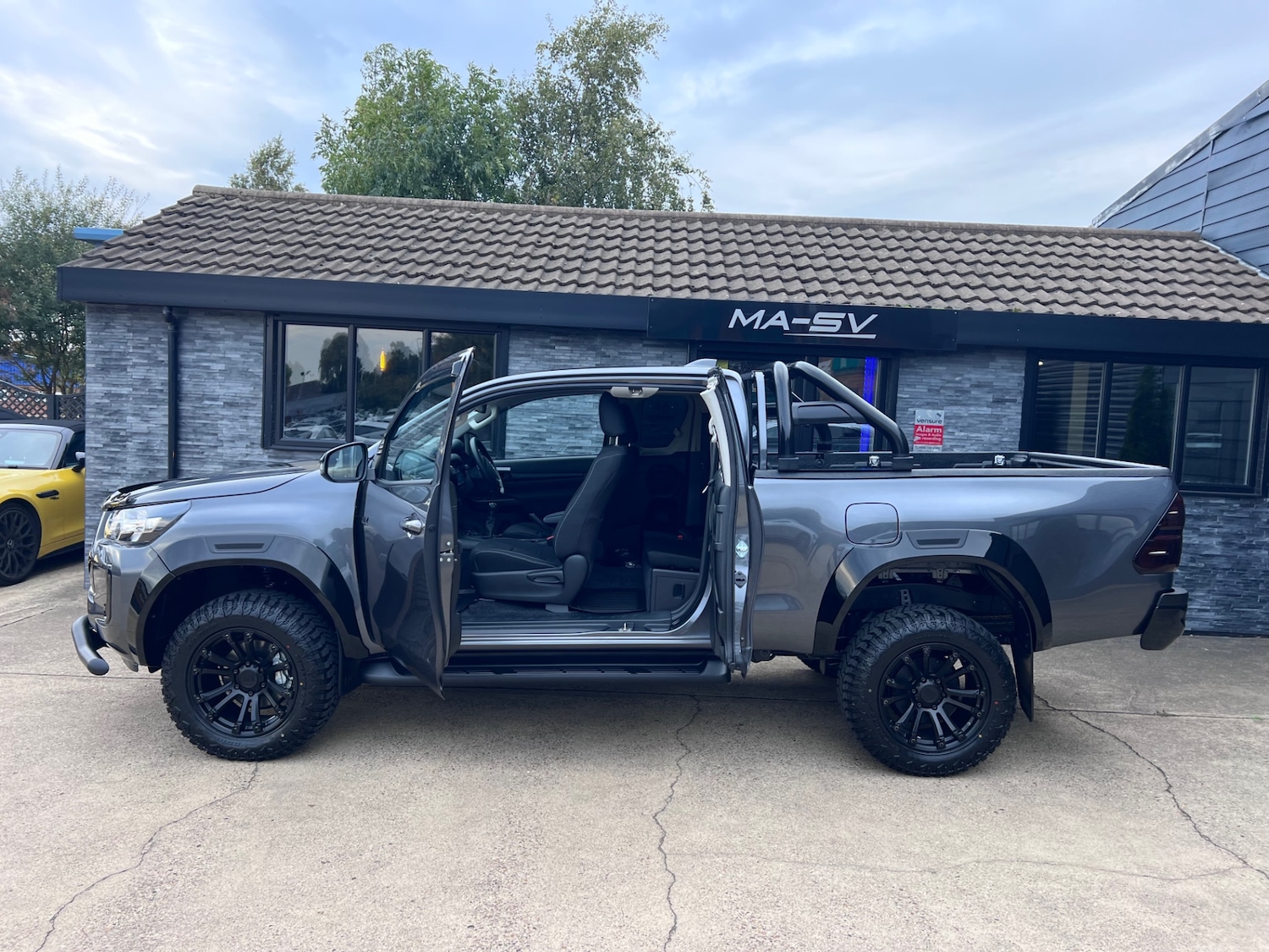 Used Toyota Hilux 2025 for sale - 76149857: Photo 11