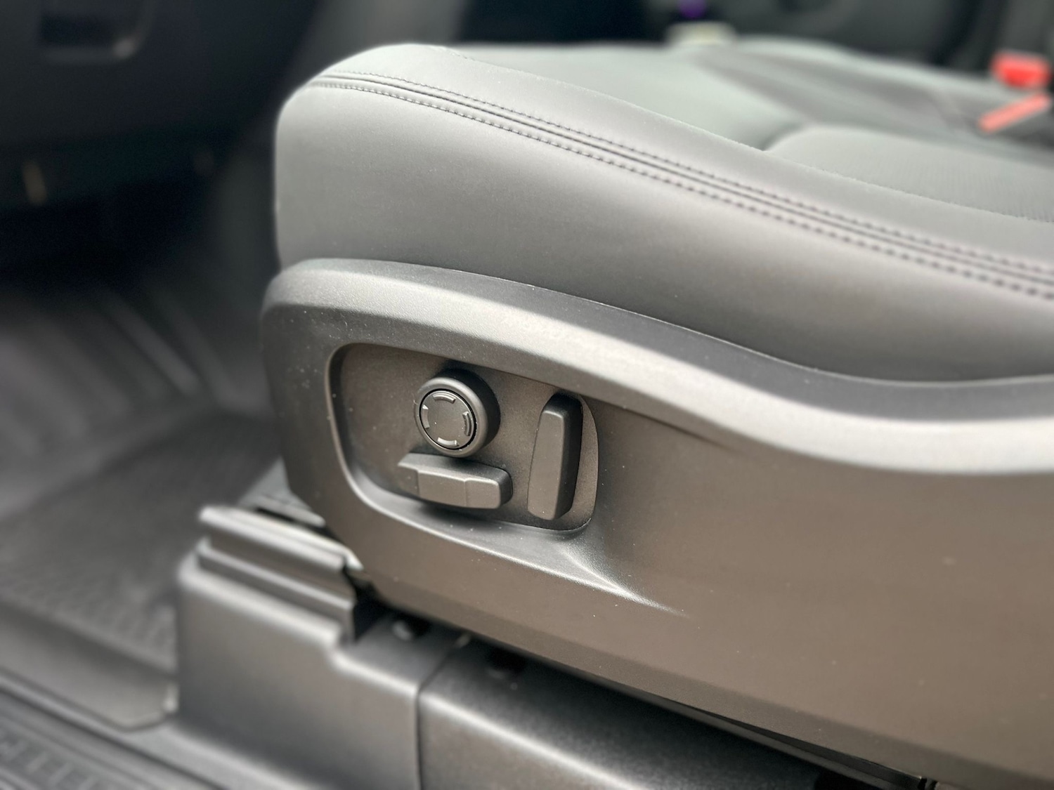 Used Land Rover Defender 2025 for sale - 76719092: Photo 25