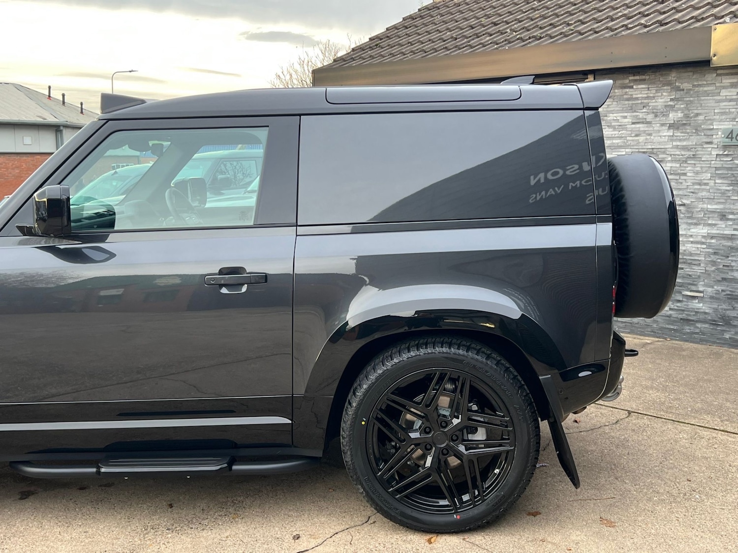 Used Land Rover Defender 2025 for sale - 76719092: Photo 29