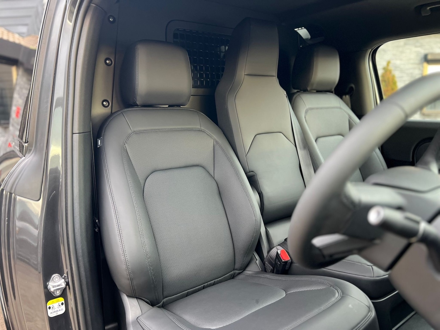 Used Land Rover Defender 2025 for sale - 76719092: Photo 4