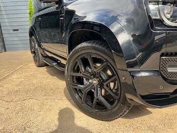 Used Land Rover Defender 2025 for sale - 75308899: Photo