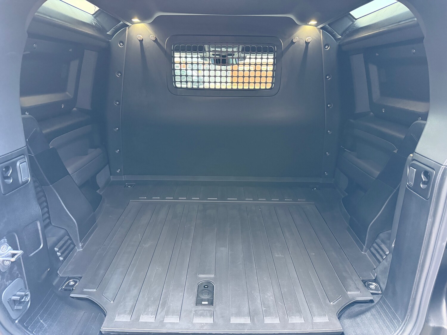 Used Land Rover Defender 2025 for sale - 76979507: Photo 29