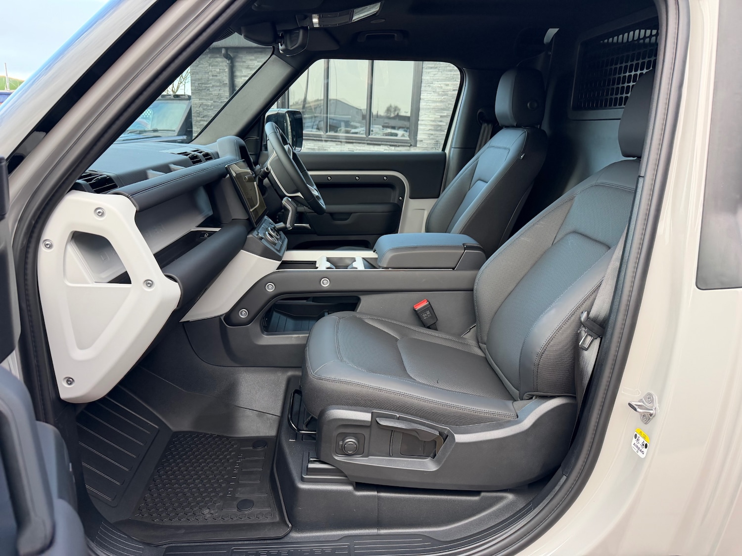 Used Land Rover Defender 2025 for sale - 76979507: Photo 5