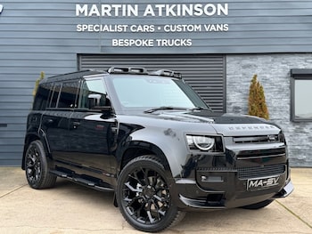 Used Land Rover Defender 2025 for sale - 77137533: Photo