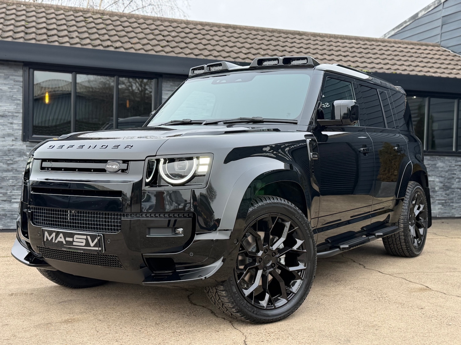 Used Land Rover Defender 2025 for sale - 77137533: Photo 2