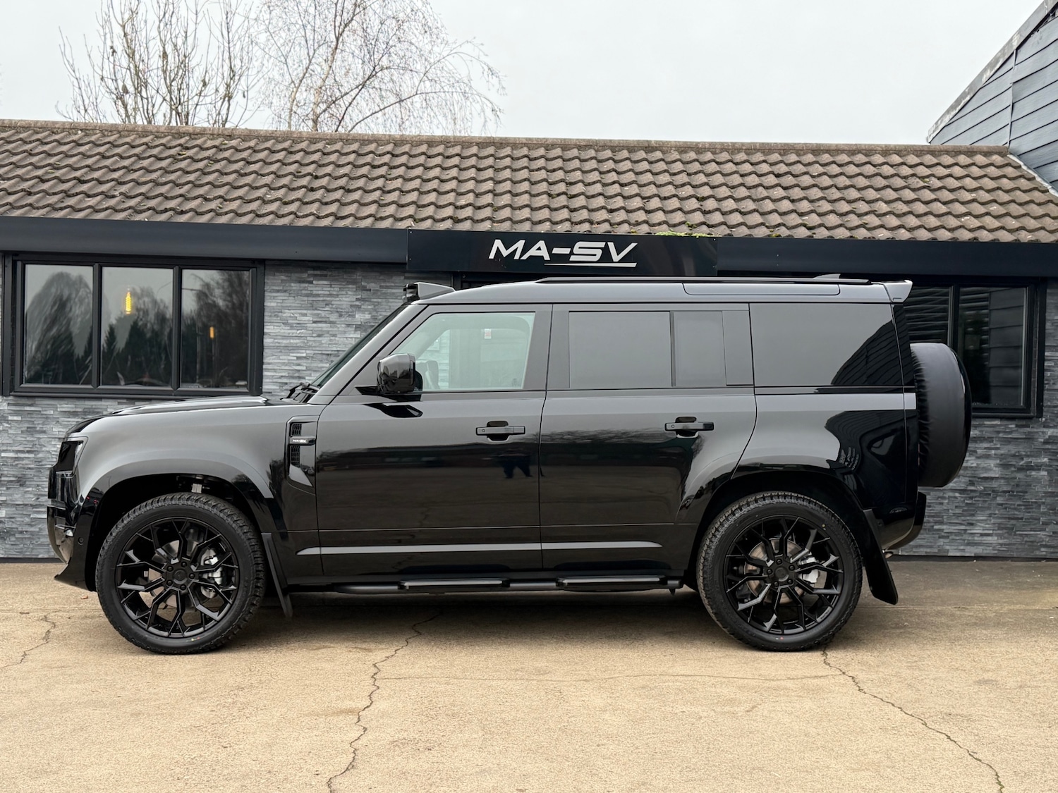 Used Land Rover Defender 2025 for sale - 77137533: Photo 4