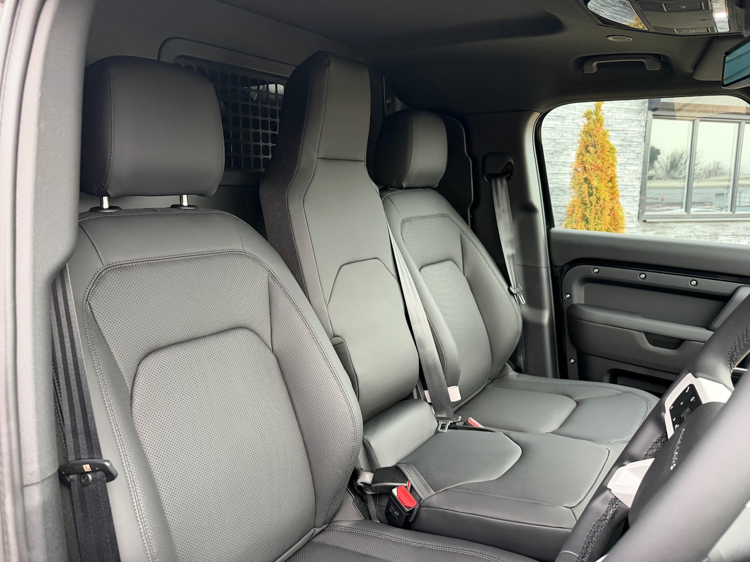 Used Land Rover Defender 2025 for sale - 77137533: Photo 5