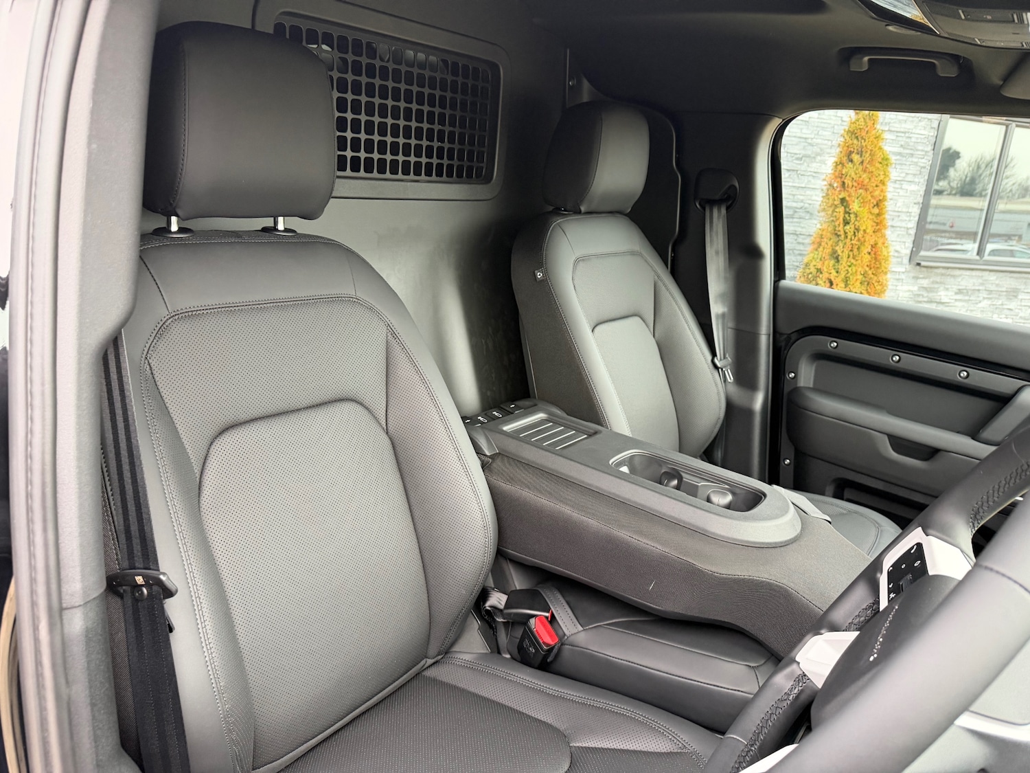 Used Land Rover Defender 2025 for sale - 77137533: Photo 7