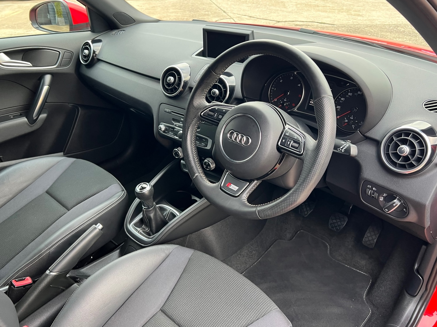 Used Audi A1 2014 for sale - 76045855: Photo 2