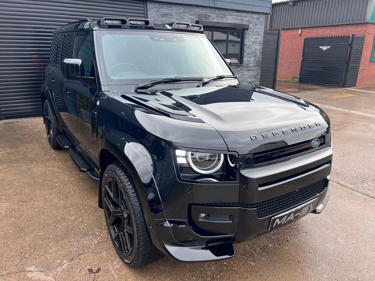 Used Land Rover Defender 2025 for sale - 76352837: Photo 10