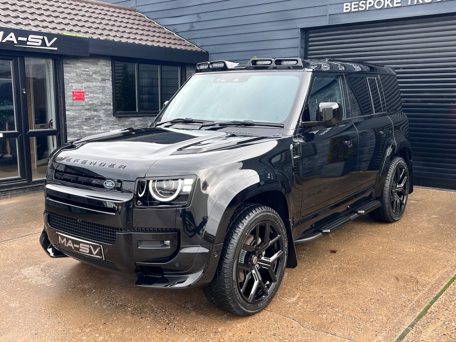 Used Land Rover Defender 2025 for sale - 76352837: Photo 11