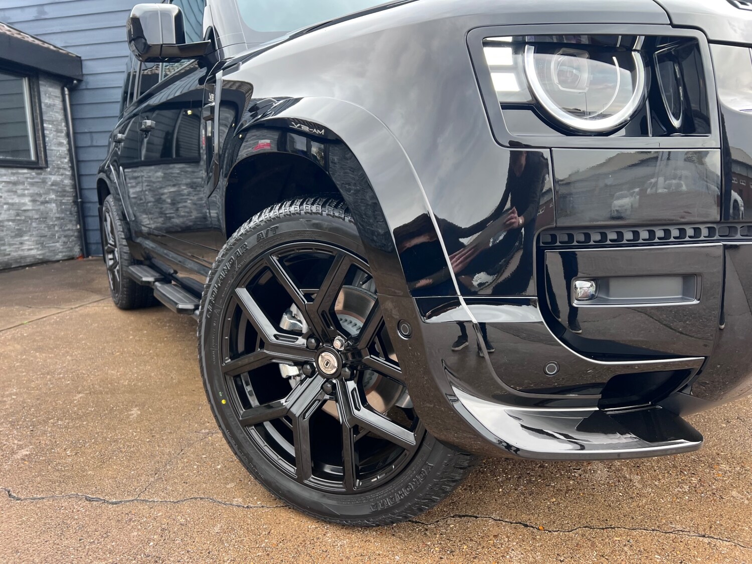 Used Land Rover Defender 2025 for sale - 76352837: Photo 15