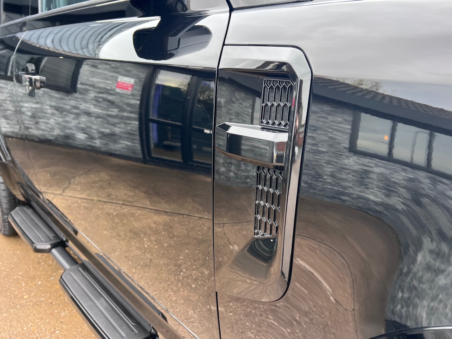 Used Land Rover Defender 2025 for sale - 76352837: Photo 17