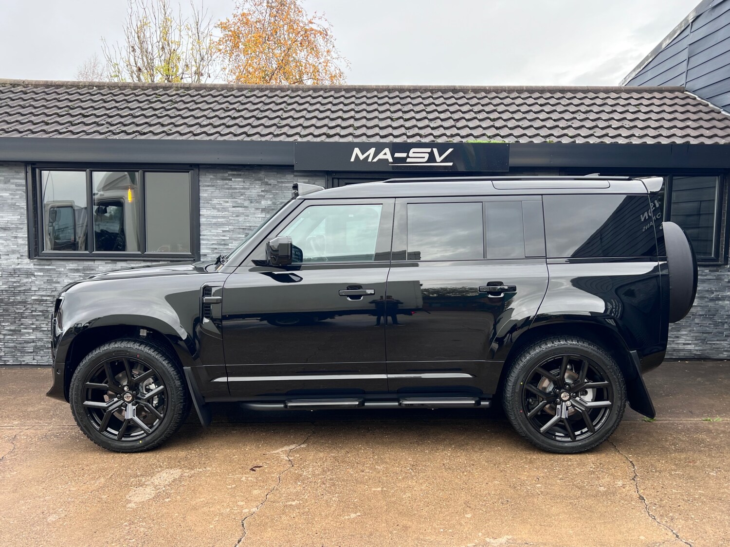 Used Land Rover Defender 2025 for sale - 76352837: Photo 25