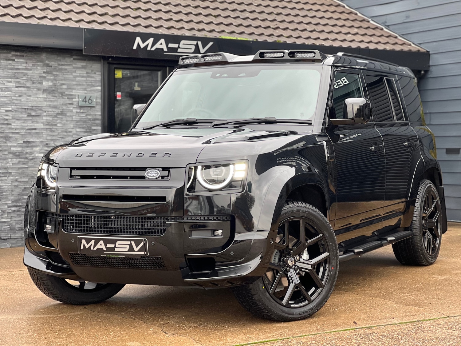 Used Land Rover Defender 2025 for sale - 76352837: Photo 4