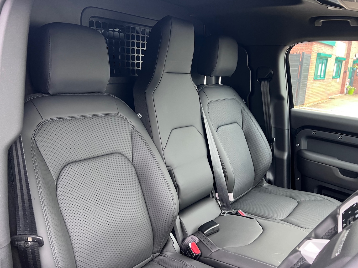 Used Land Rover Defender 2025 for sale - 76352837: Photo 8