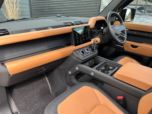 Used Land Rover Defender 2024 for sale - 75055047: Photo 2